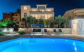 Apartments Katarina With Swimming Pool